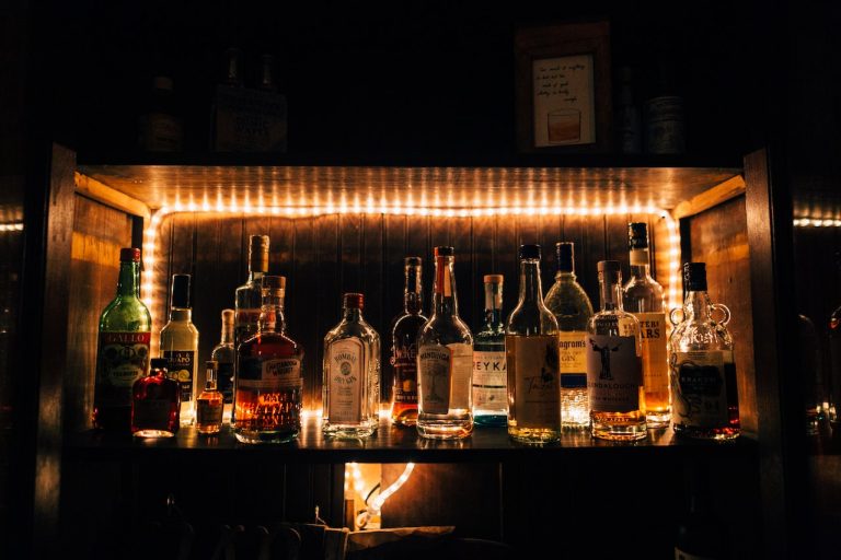 Whisky w Zestawie Prezentowym – Dla Miłośników Doskonałego Smaku
